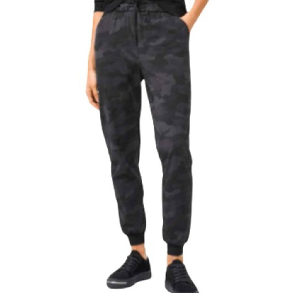 Lululemon Stretch High-Rise Jogger in camo size 4